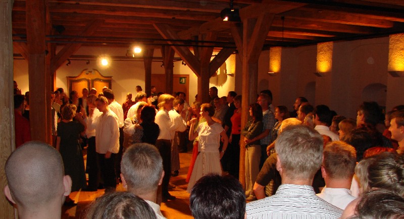 Bild: Ein Tanz wird gezeigt ...